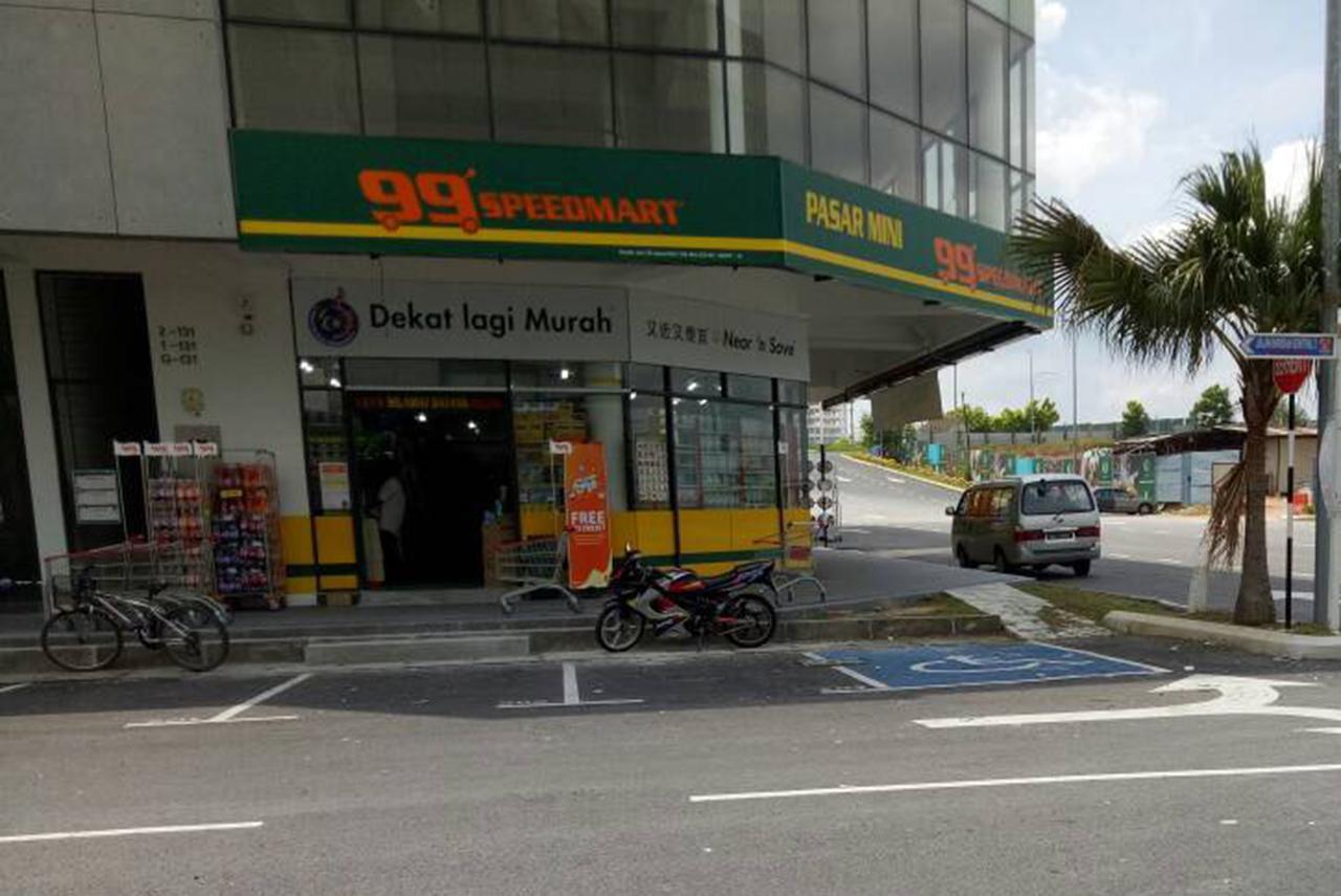 Hotel Zamburger Kota Warisan Sepang Extérieur photo